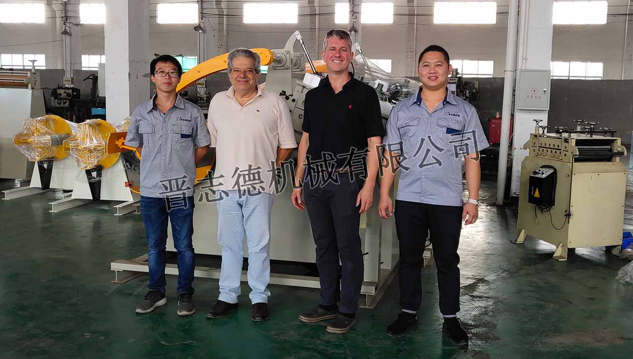 美國(guó)客戶來(lái)訪送料機(jī)廠,美國(guó)客戶考察常州送料機(jī)廠