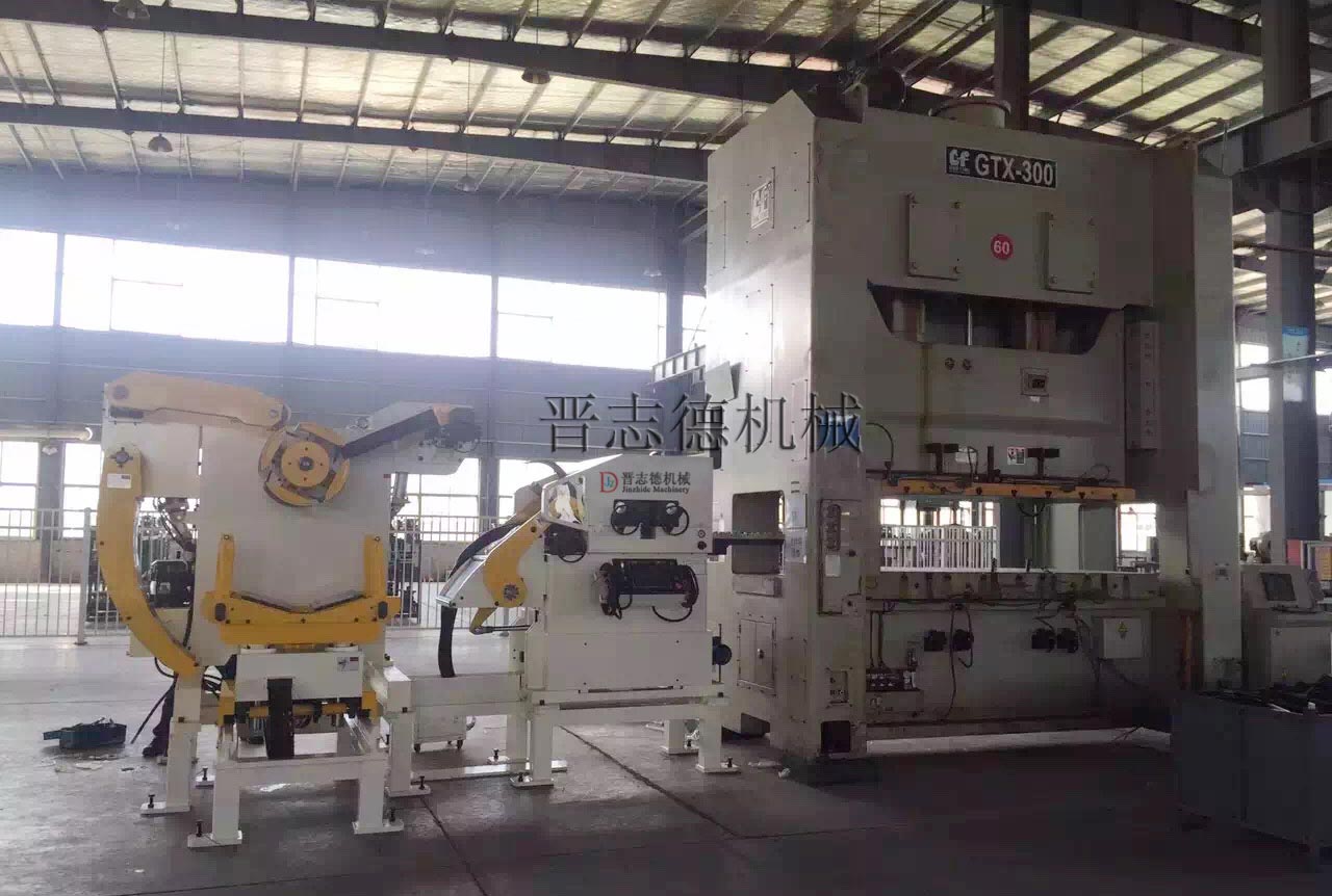 三合一送料機(jī)沖壓自動(dòng)化生產(chǎn)線 三合一送料機(jī)沖壓自動(dòng)化生產(chǎn)線