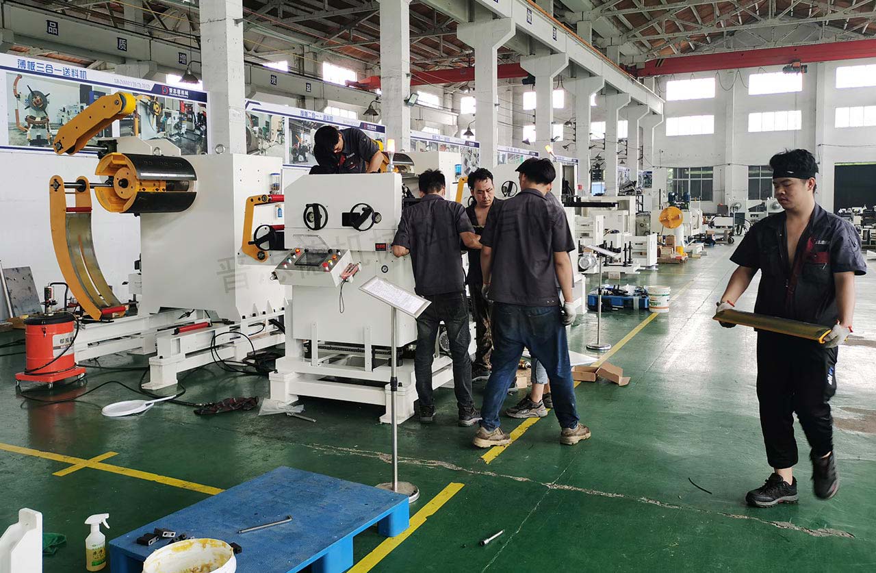 三合一送料機(jī)高溫假生產(chǎn) 三合一送料機(jī)高溫假生產(chǎn)