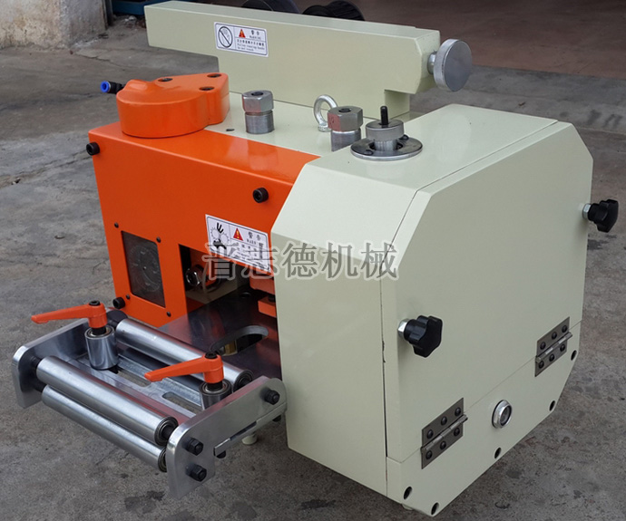 四輪四驅齒輪送料機 四輪四驅齒輪送料機