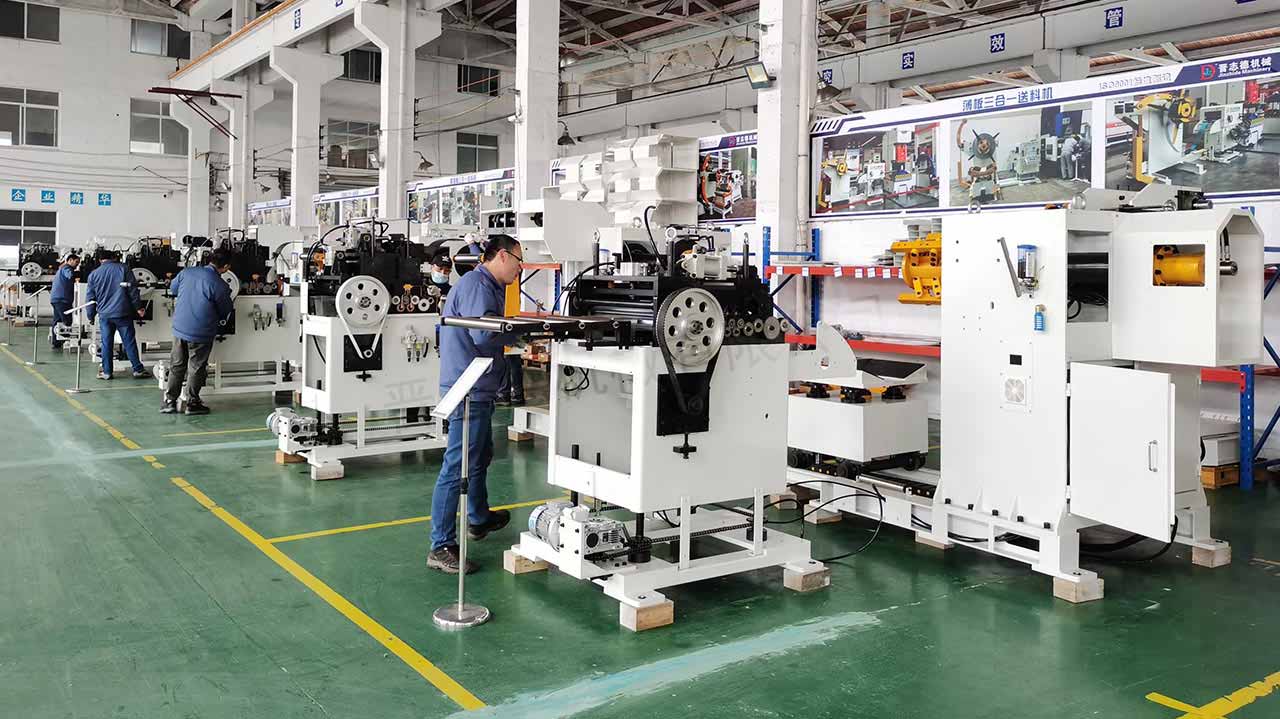 三合一送料機(jī)裝配車間檢查