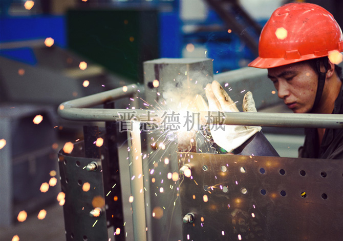 送料機生產(chǎn)部焊接現(xiàn)場 送料機生產(chǎn)部焊接現(xiàn)場