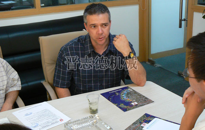 國外送料機(jī)客戶來訪