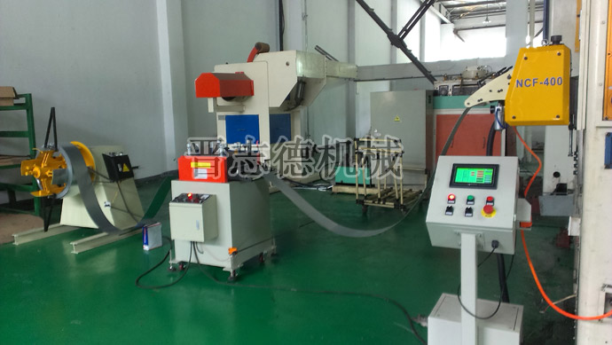 料架整平送料機生產(chǎn)線