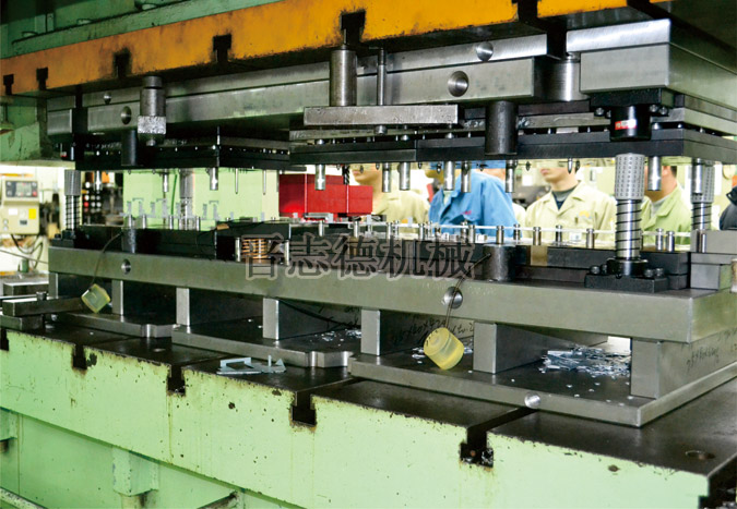 模內(nèi)攻牙機(jī)使用 模內(nèi)攻牙機(jī)使用