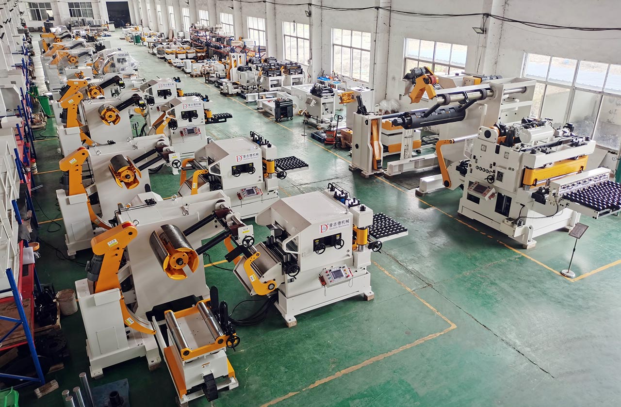 三合一送料機(jī)生產(chǎn)車(chē)間