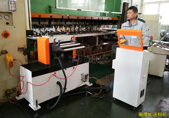 偏擺NC送料機 偏擺NC送料機