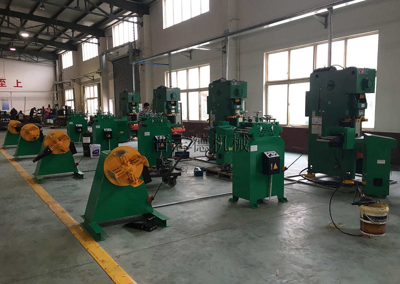 開卷整平伺服送料機生產線調試 開卷整平伺服送料機生產線調試