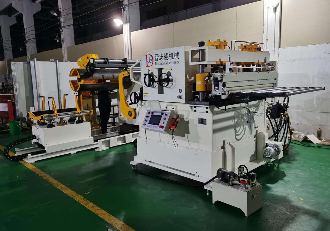 東風(fēng)汽車(chē)三合一送料機(jī) 東風(fēng)汽車(chē)三合一送料機(jī)