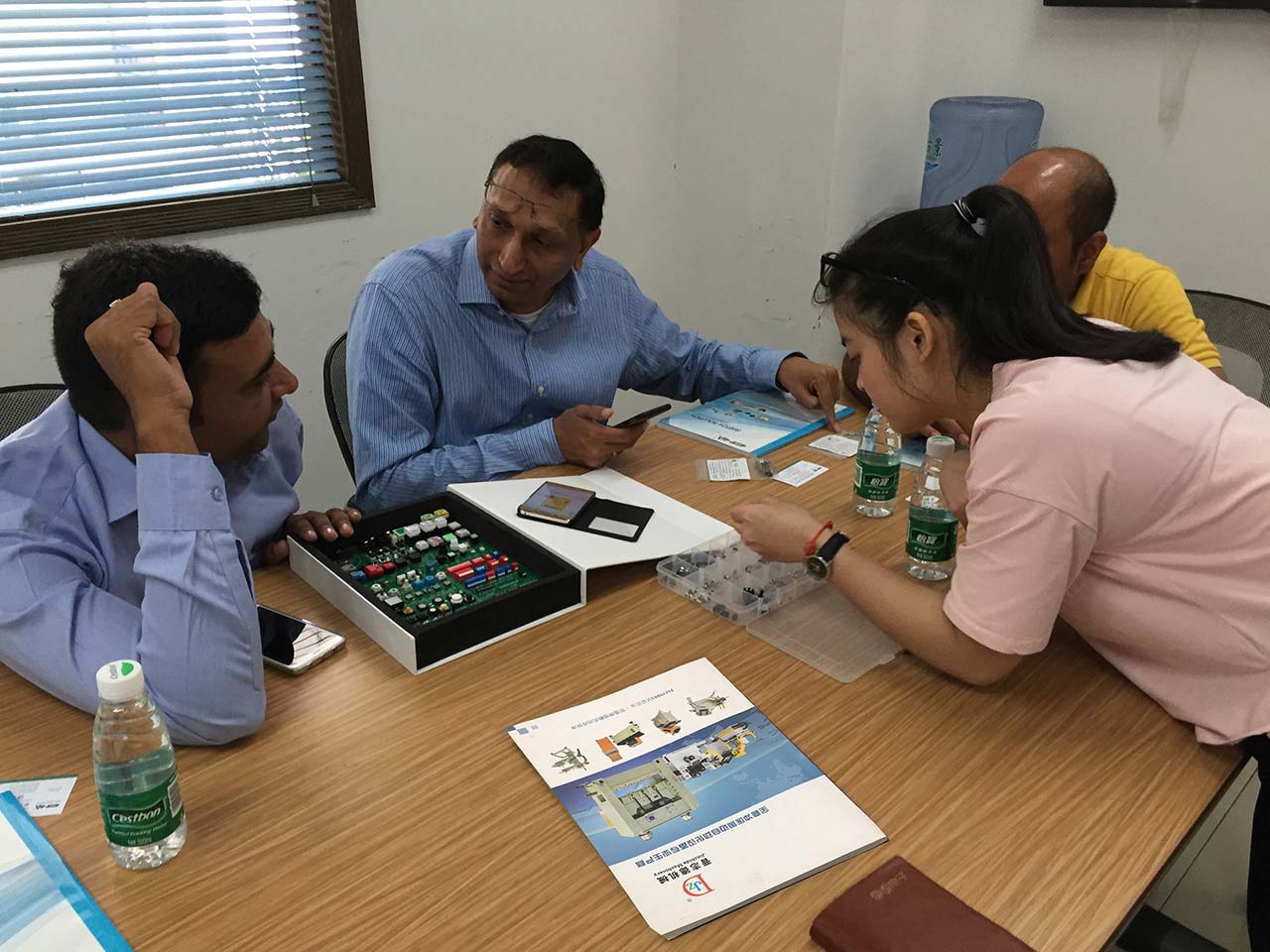 印度沖床送料機(jī) 印度沖床送料機(jī)