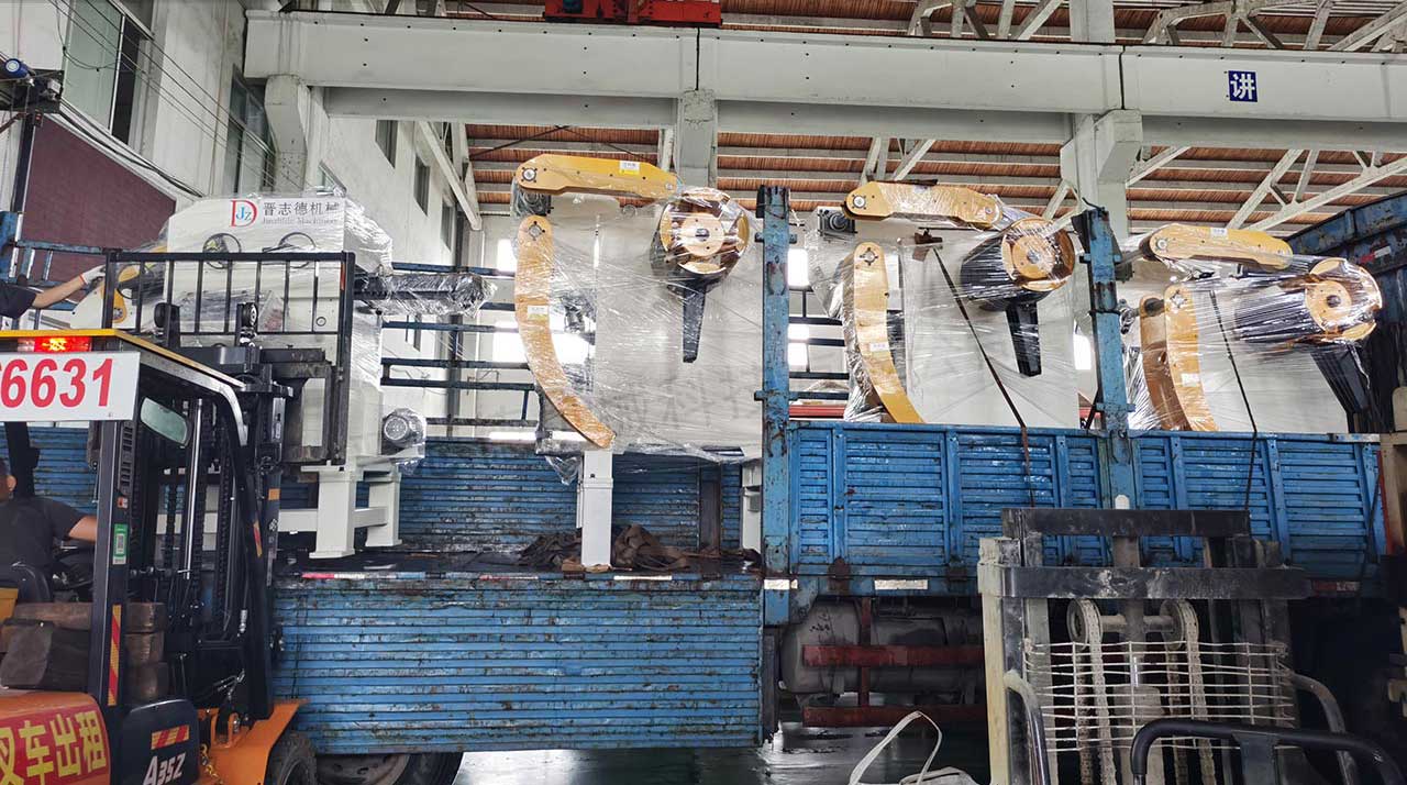 掀開式三合一送料機裝車出貨 掀開式三合一送料機裝車出貨