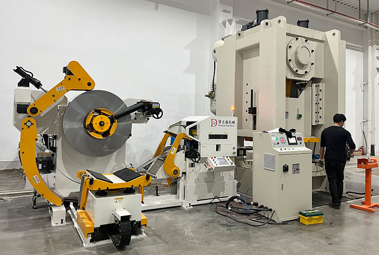 沖壓三合一送料機(jī)圖片