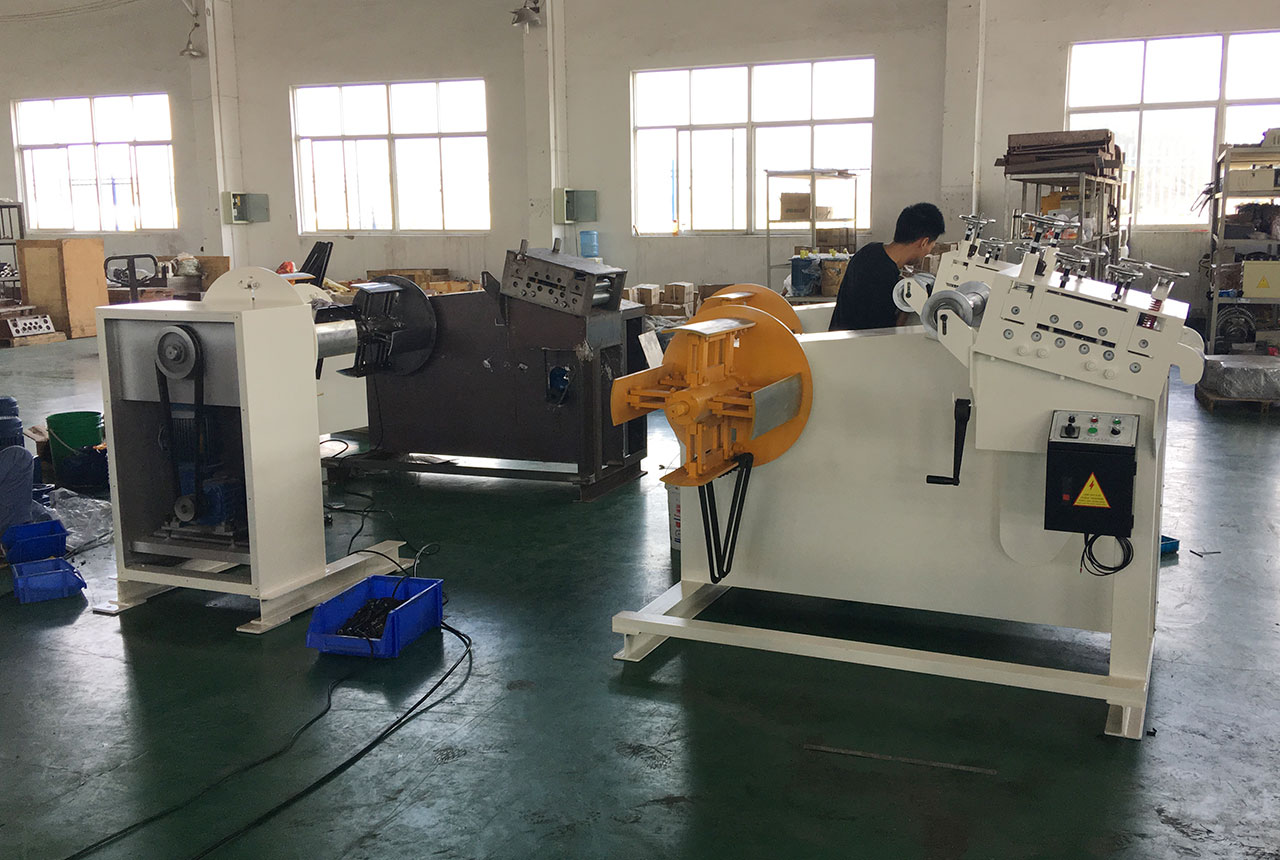 送料機設(shè)備生產(chǎn)裝配